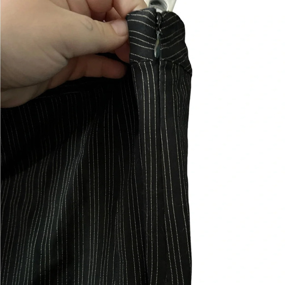 Jones NewYork dress skirt with side zipper. Pinstripes, gorgeous - Picture 2 of 5